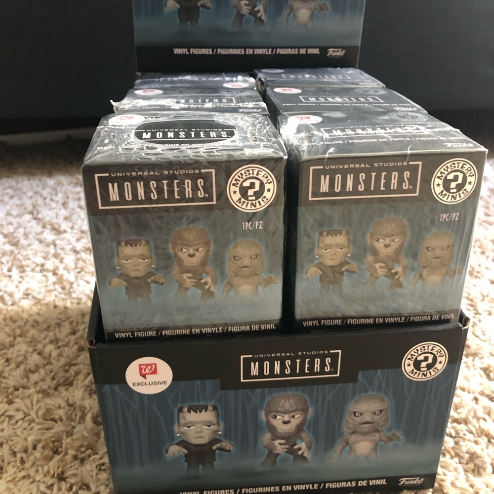 12 Universal Studios Monsters Minis